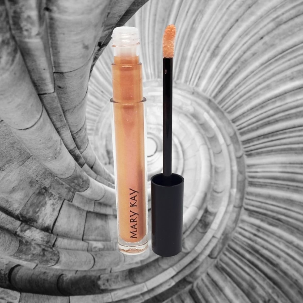 Sheer Illusion Shimmer Unlimited Lip Gloss - Mary Kay - Picture 3 of 8